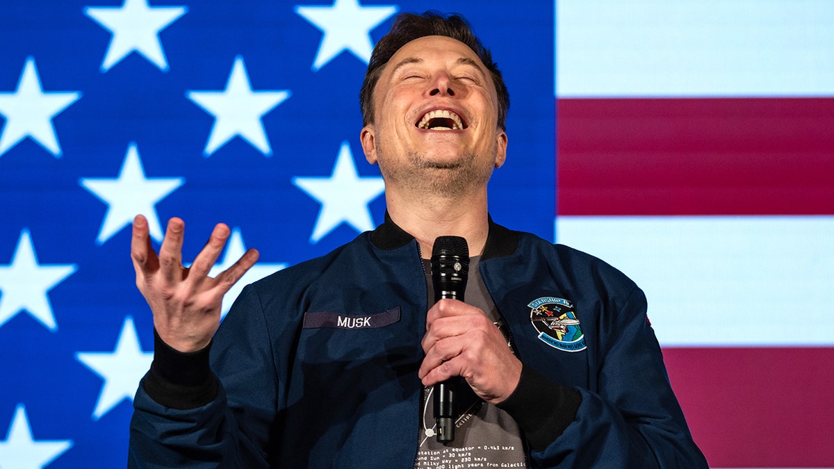Los medios de comunicación acusan a Elon Musk de hacer el "saludo